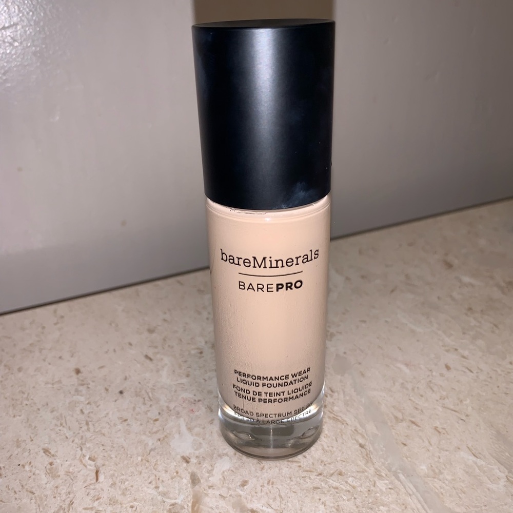 BAREPRO® PERFORMANCE WEAR FOUNDATION in SATEEN